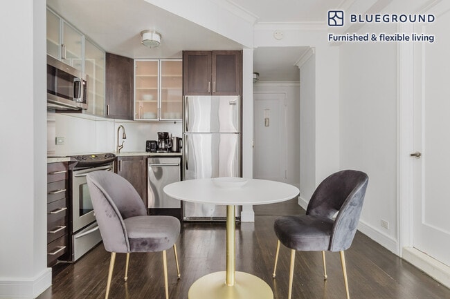 Foto del edificio - 210 W 70th St