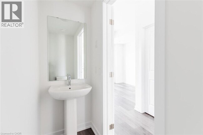 Photo du bâtiment - 70 Kenesky Dr