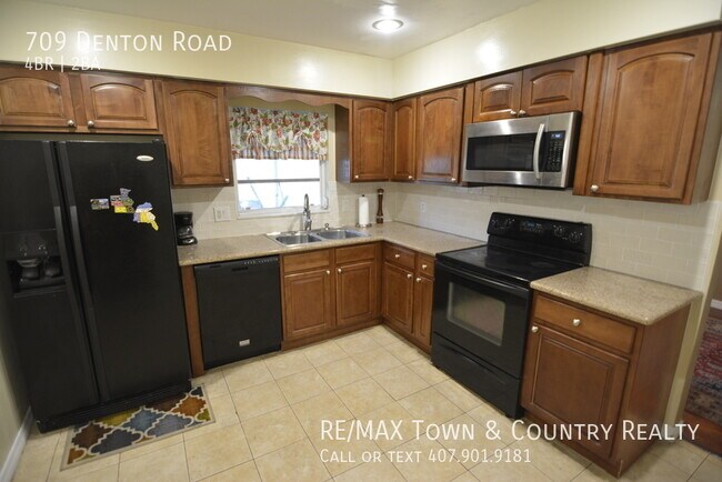 Foto del edificio - 709 Denton Rd