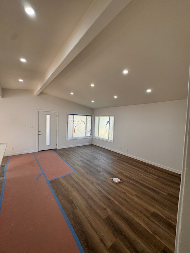 gran plano de planta abierto - 10802 Doty Ave