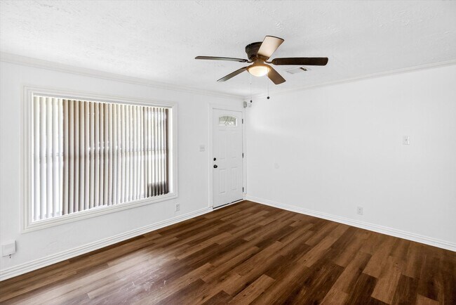Foto del edificio - 7822 Richland Dr