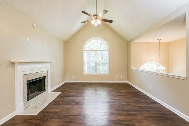 Foto del edificio - 7250 Westwood Ln