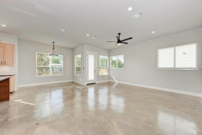 Foto del edificio - 7714 Watson St