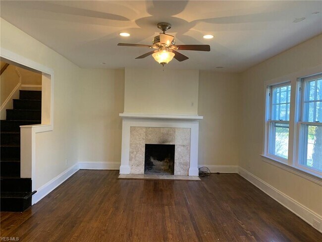 Building Photo - 2152 Middlefield Rd