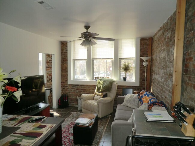 Foto del edificio - 2039 N Western Ave