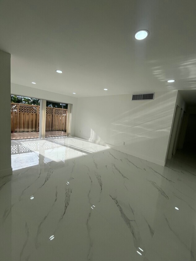 Foto principal - 4594 NW 79th Ave