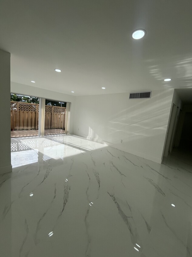 Photo - 4594 NW 79th Ave (Doral, FL)