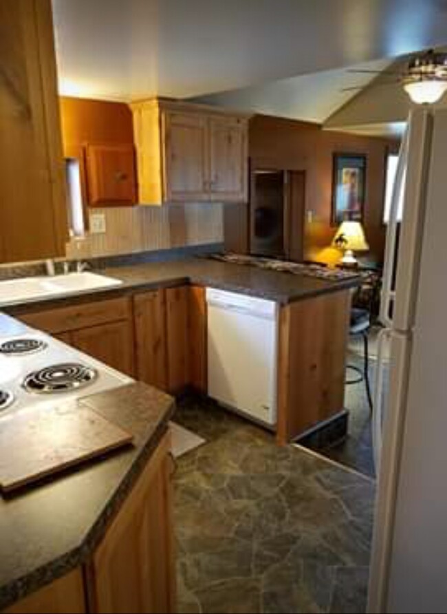 Modern Kitchen w/DW,Microwave,Range - 595 Danielson Rd