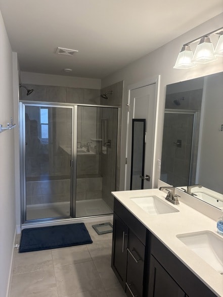 Building Photo - 733 Lipizanner Ln