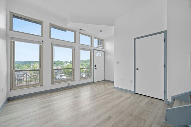 Building Photo - 546 Tusculum Ave
