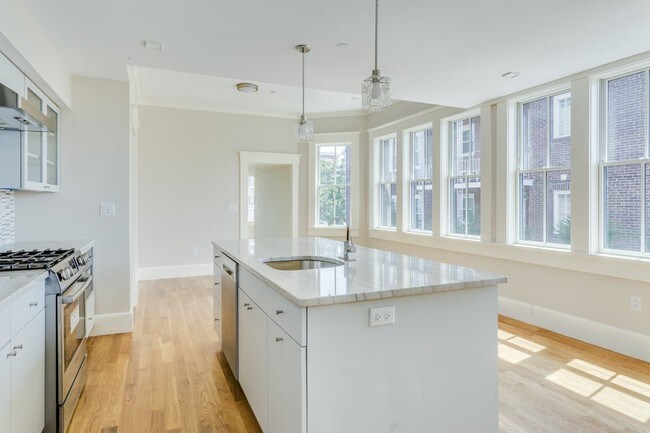 Building Photo - 70 Craigie St