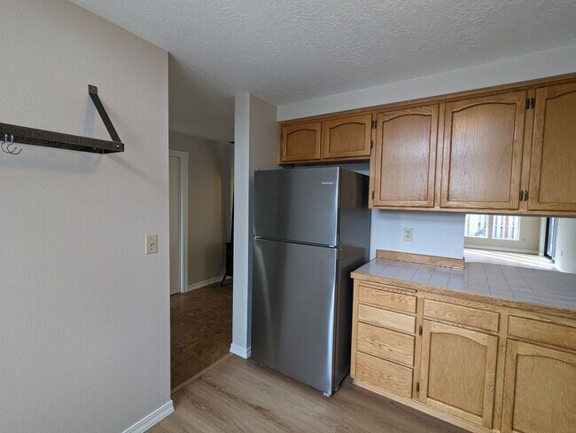 Foto del edificio - Charming 3x2 on Cul-de-sac with a double-car garage and fenced backyard near Hollinshead Park in ...