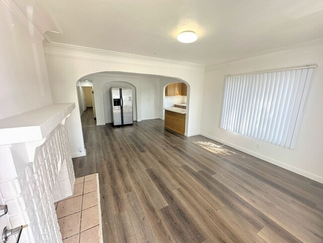 *SECTION 8 ONLY* Cute 2bd/1ba duplex with parking and all the appliances! - *SECTION 8 ONLY* Cute 2bd/1ba duplex with parking and all the appliances! Apartment