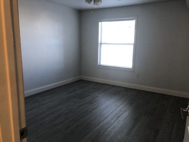 Building Photo - 5055 W Hacienda Ave
