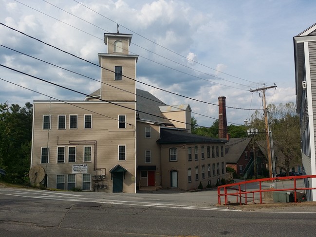 Foto del edificio - 4-12 Bear Hill Rd
