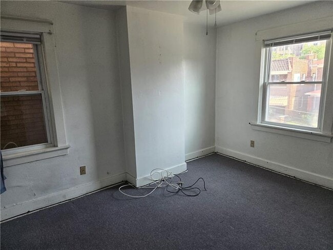 Building Photo - 350 Coltart Ave