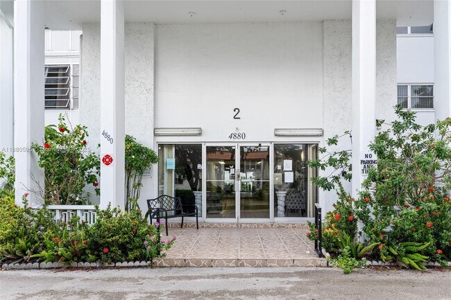Foto del edificio - 4880 NW 22nd St