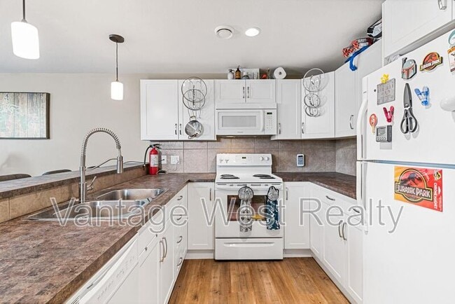 Building Photo - 2496 Loseth Rd