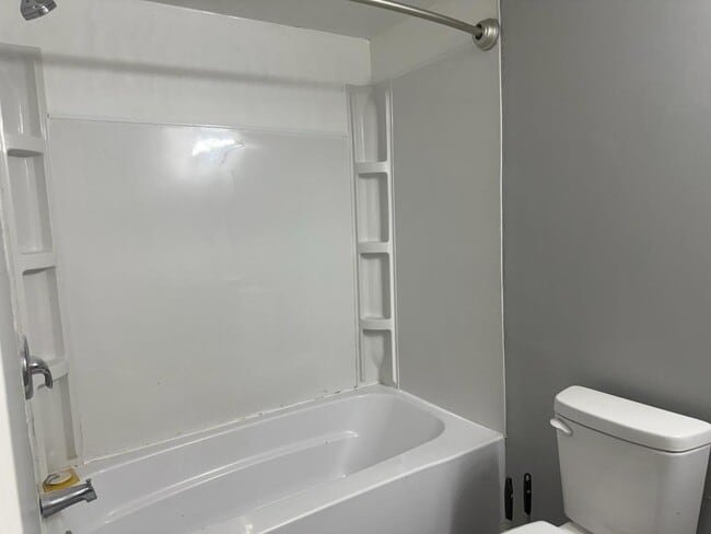 Foto del edificio - 635 N Elmwood Dr