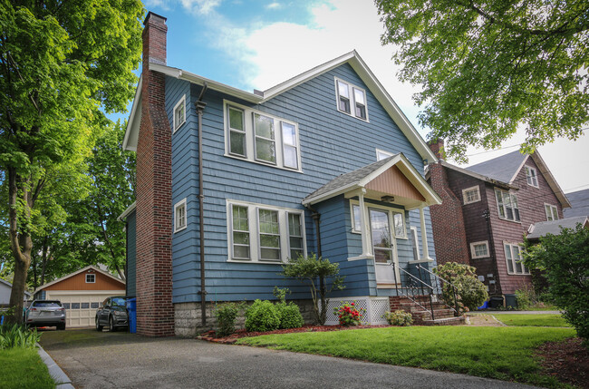 Side view - 117 Fairview Ave