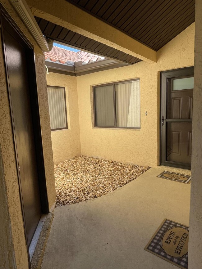 Building Photo - 613 Manatee Dr