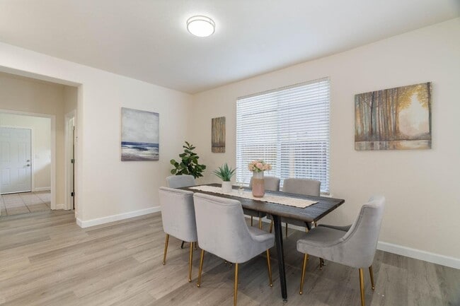 Building Photo - Large two-story home in the Bridal Ridge c...