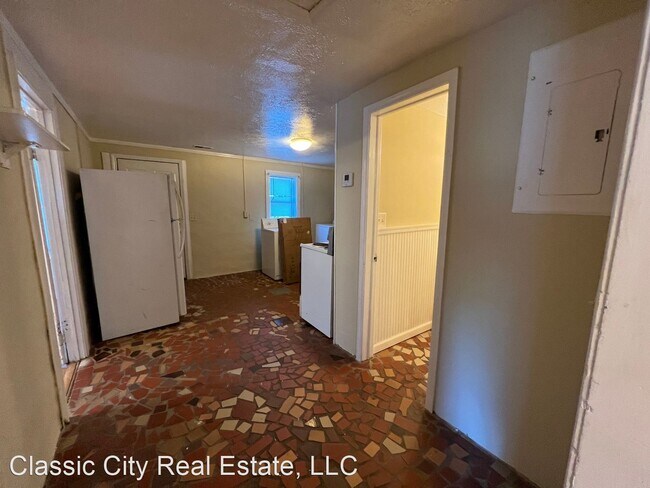 Foto del edificio - 2 br, 1 bath House - 228 1/2 Madison Heights