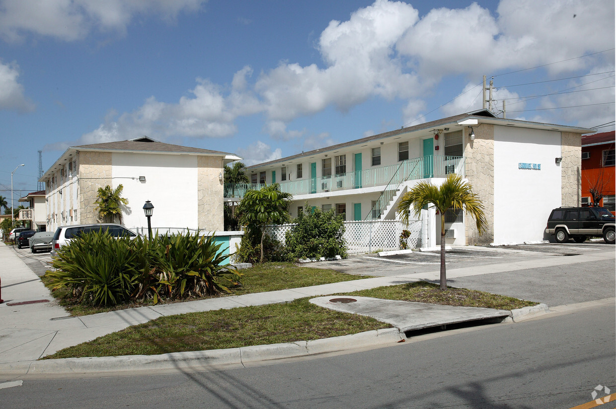 Primary Photo - Carriage House Apartments