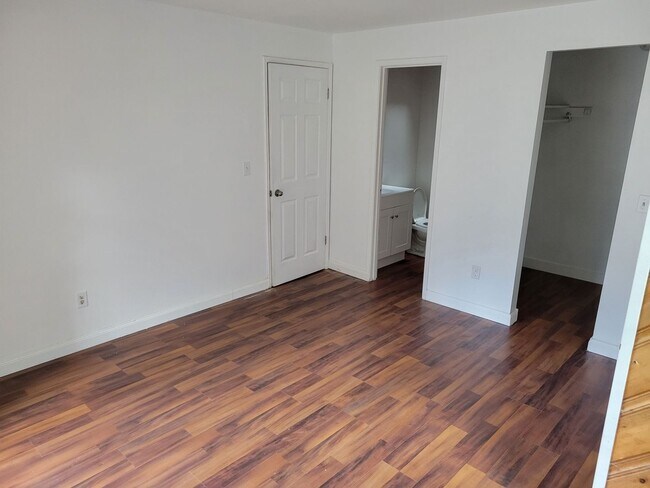 Building Photo - 3 Bedroom Single Family Home in Everett wi...