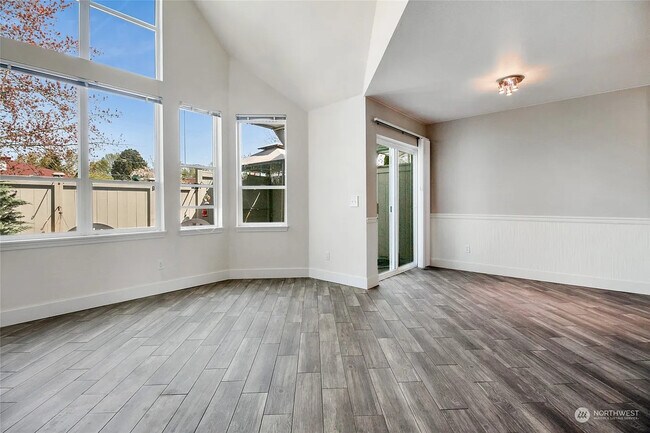 Living Room - 6628 S 238th Pl