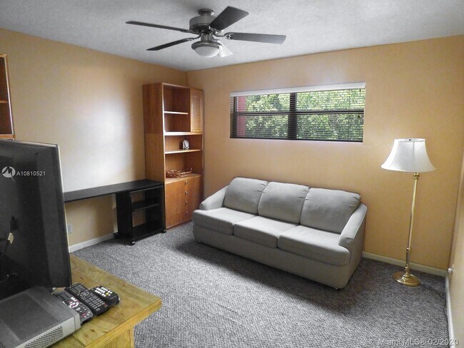 Foto del edificio - 8921 S Hollybrook Blvd