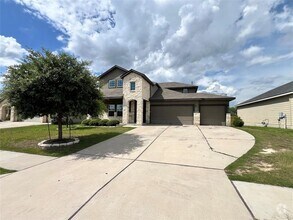 Building Photo - 1313 Maier Dr