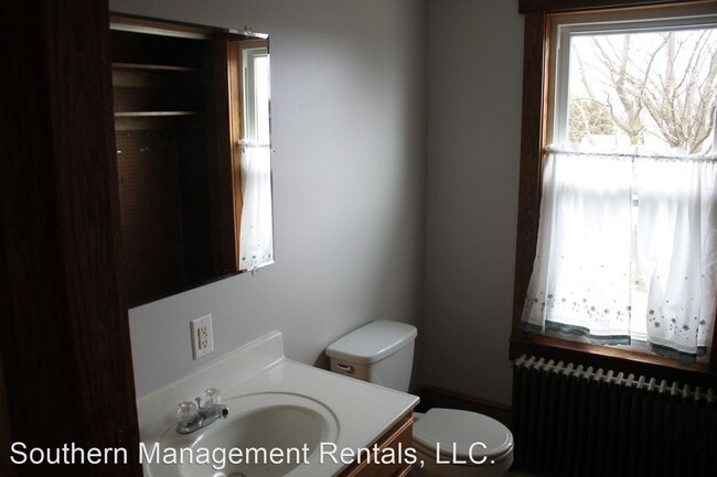 Building Photo - 3 br, 1.5 bath House - 40 S Constitution Ave
