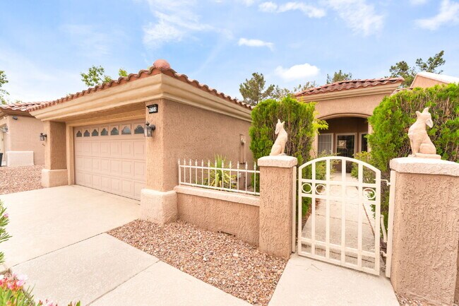 Foto del edificio - Sun City Summerlin 2 bedroom and 2 bathroom in a  55 and older Neighborhood