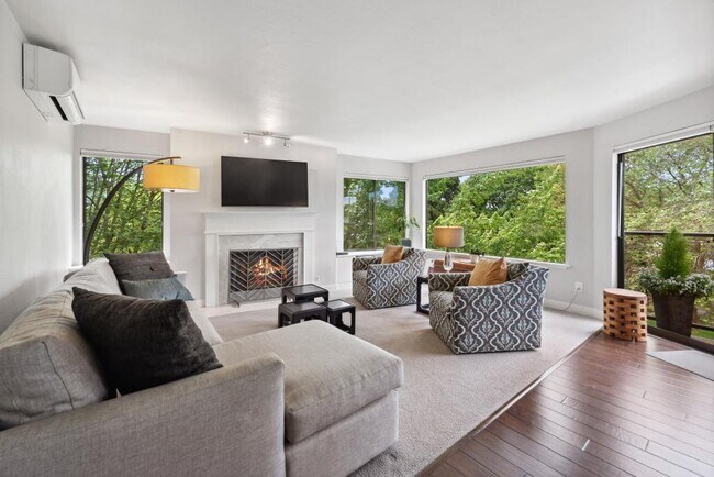 Building Photo - 7850 E. Greenlake Dr. N. 301 - 2 bedrooms