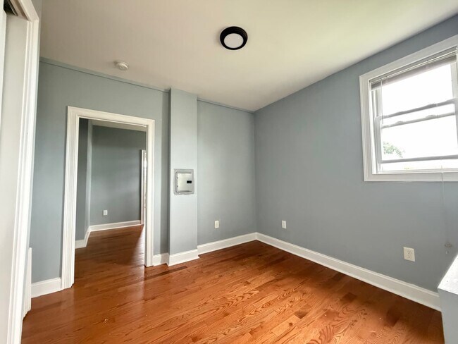 96 Seaview Ave 3L - 94 Seaview Ave