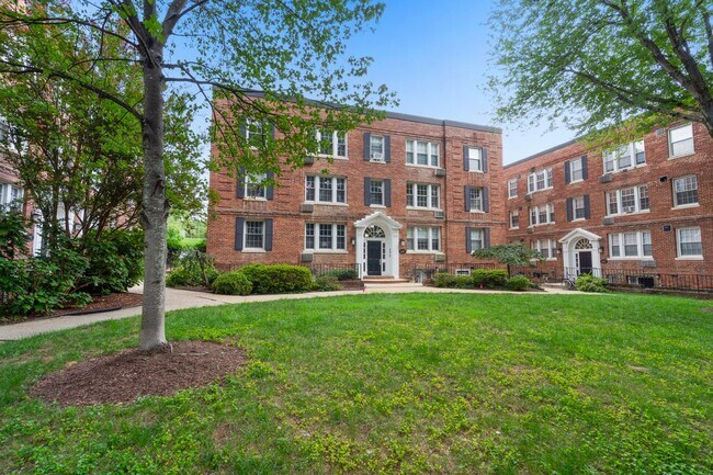 Building Photo - 4481 MacArthur Blvd NW