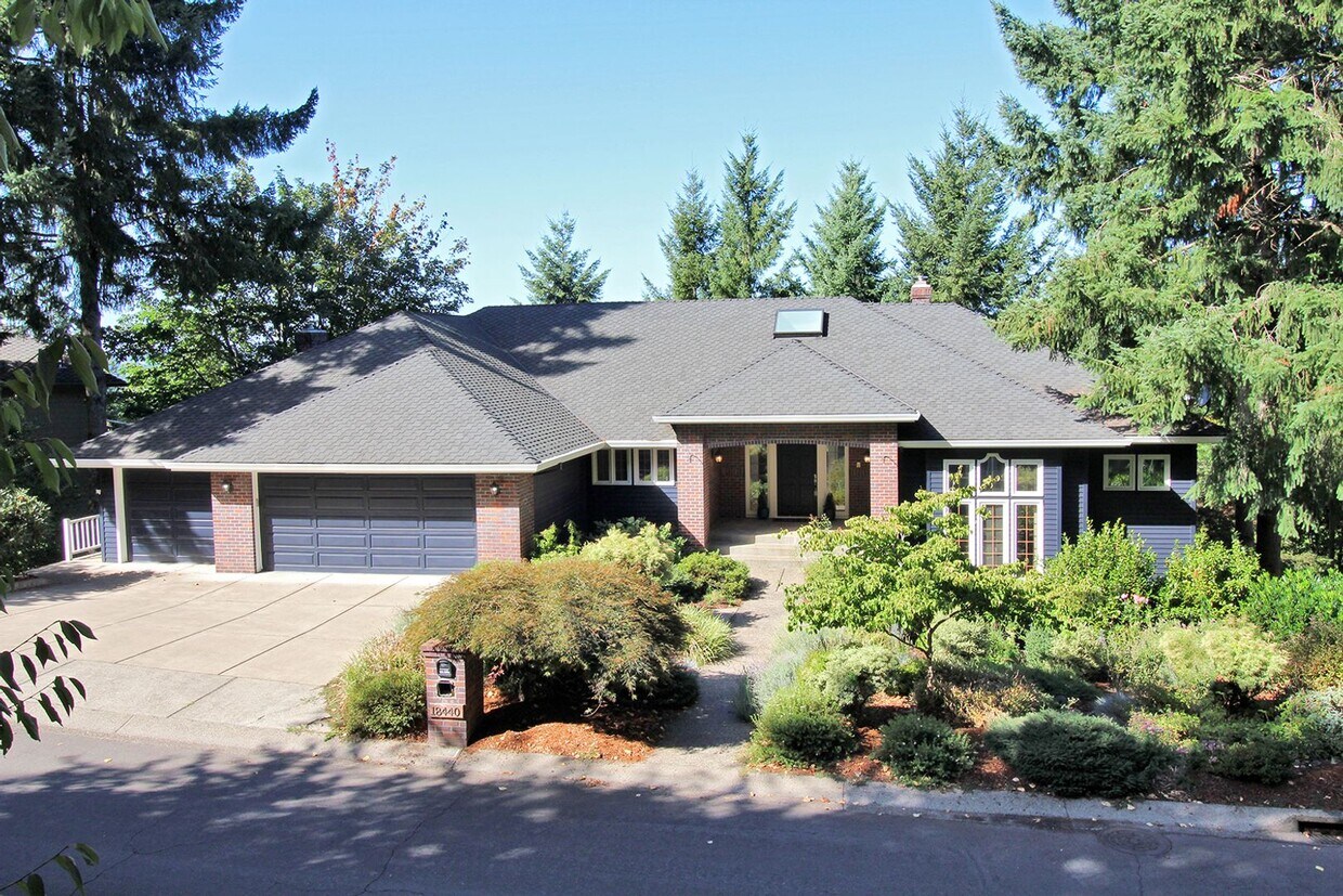 Primary Photo - 4 Bedroom Lake Oswego with Stunning Views