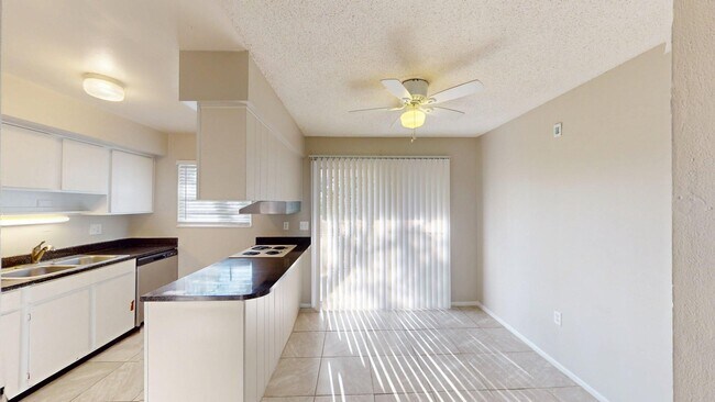 Foto del edificio - 1 BR 1 BA       CONDO @      GROVE PARK CO...