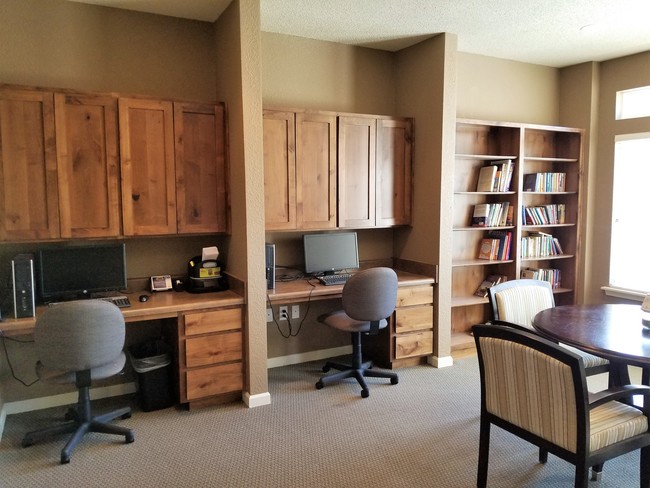 Building Photo - Covington Woods