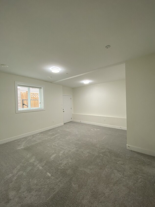 Building Photo - 8373 Breakey St