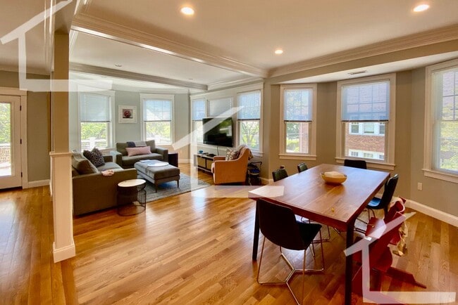 Building Photo - Washington Sq. Area of Brookline. Recently...
