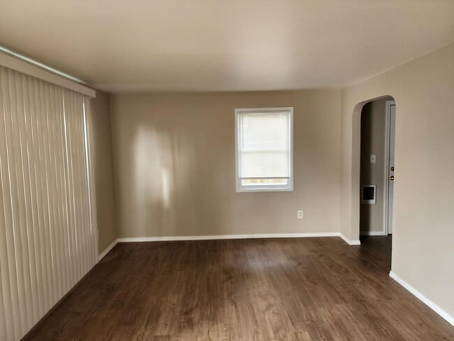Building Photo - Molz-6409/11