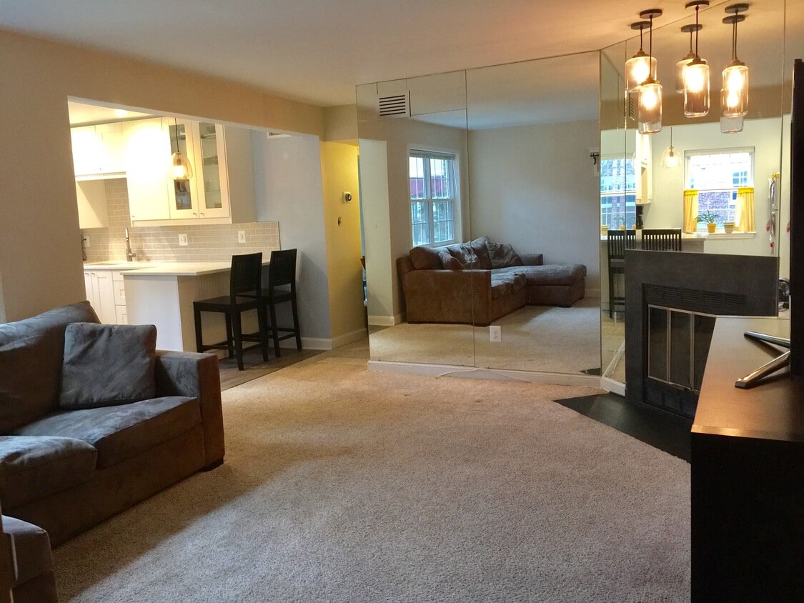 Living Room - 2100 North Scott Street