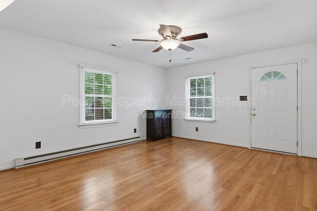 Foto del edificio - 3322 Woodrow Ave