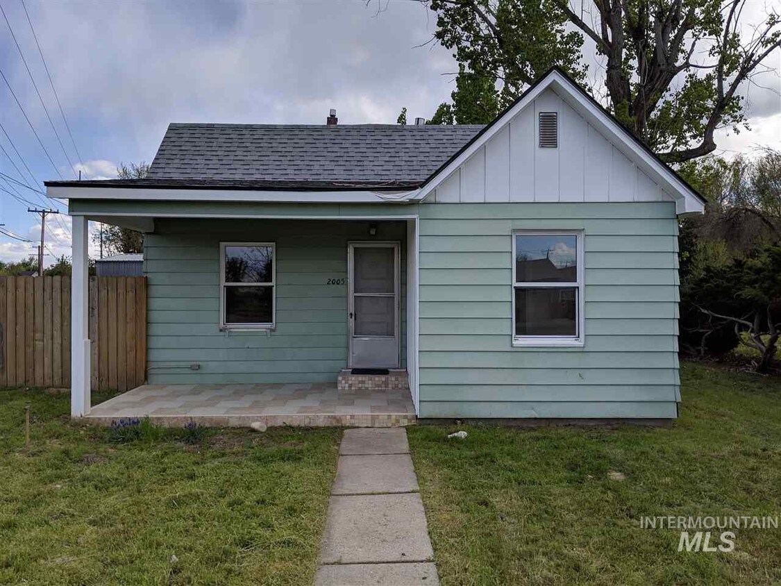 Primary Photo - 2005 W Overland Rd
