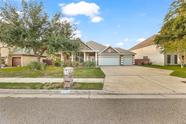 Building Photo - STUNNING 4 BEDROOM HOME! GREAT LOCATION!