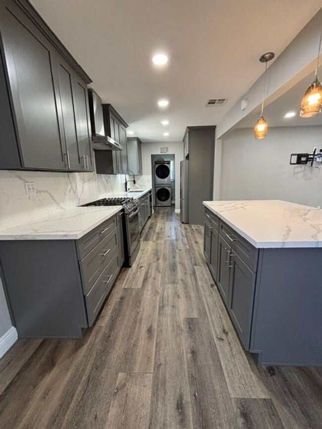 Building Photo - 16025 Pescados Dr