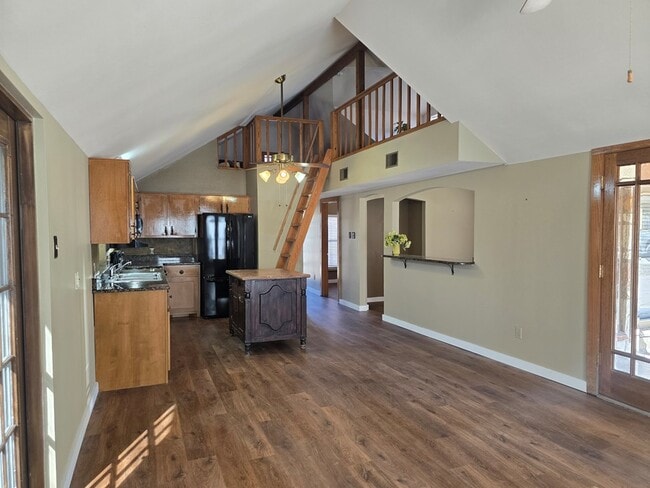 Building Photo - 108 F St