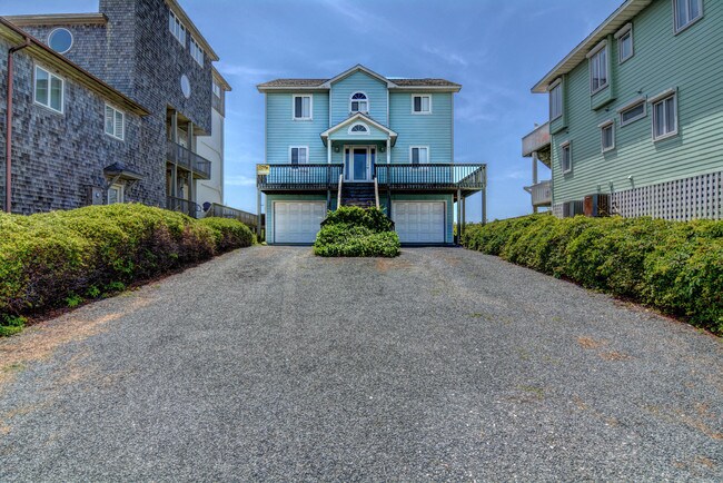 Building Photo - 330 N Shore Dr